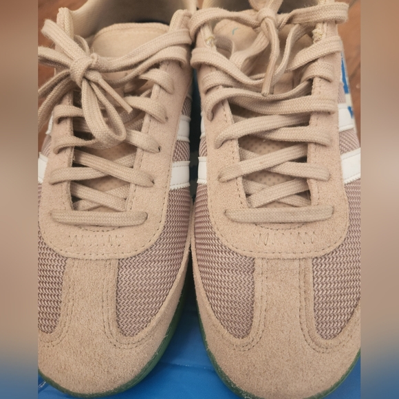 Adidas Beige and Green Sneakers S4m3a - Picture 2 of 16